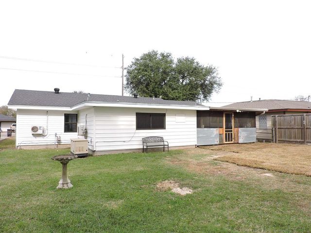 2227 10th Street, Port Neches, TX 77651