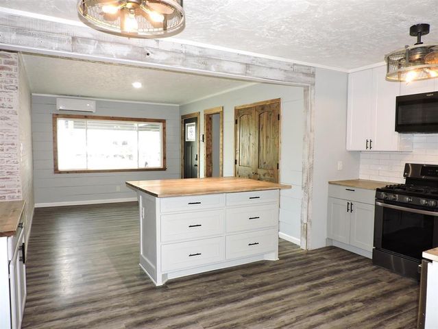 2227 10th Street, Port Neches, TX 77651