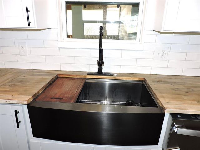 2227 10th Street, Port Neches, TX 77651