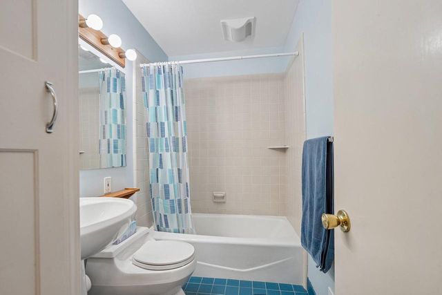 4907 N Idlewild AVENUE, Whitefish Bay, WI 53217