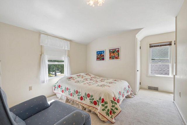 4907 N Idlewild AVENUE, Whitefish Bay, WI 53217