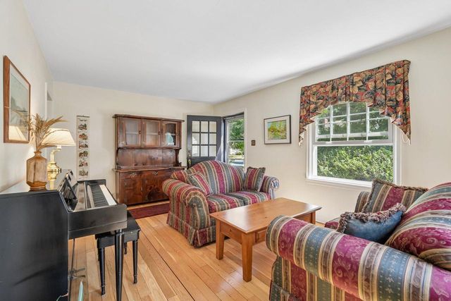 4907 N Idlewild AVENUE, Whitefish Bay, WI 53217