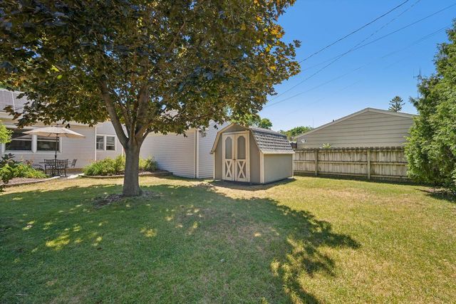 4907 N Idlewild AVENUE, Whitefish Bay, WI 53217