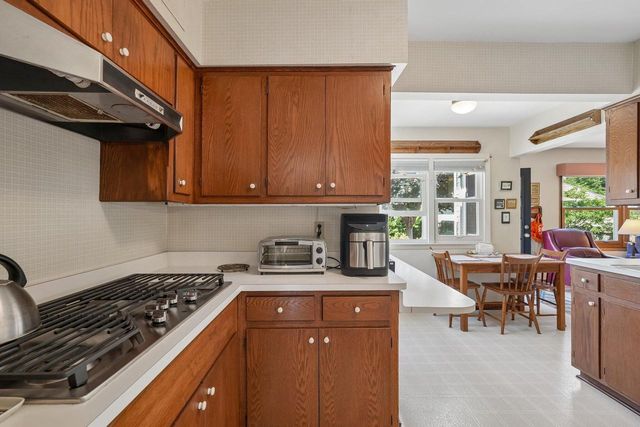 4907 N Idlewild AVENUE, Whitefish Bay, WI 53217