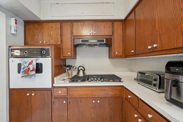 4907 N Idlewild AVENUE, Whitefish Bay, WI 53217