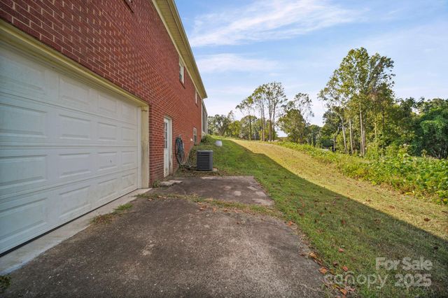 624 Overlook Drive, Newton, NC 28658