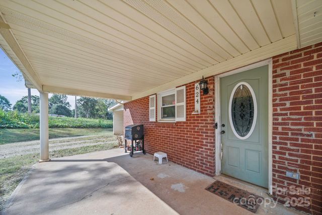 624 Overlook Drive, Newton, NC 28658