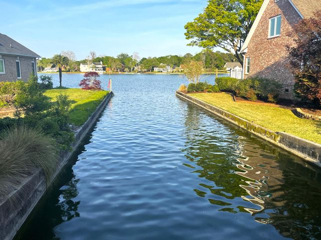 1264 Center Lake Drive, Mount Pleasant, SC 29464