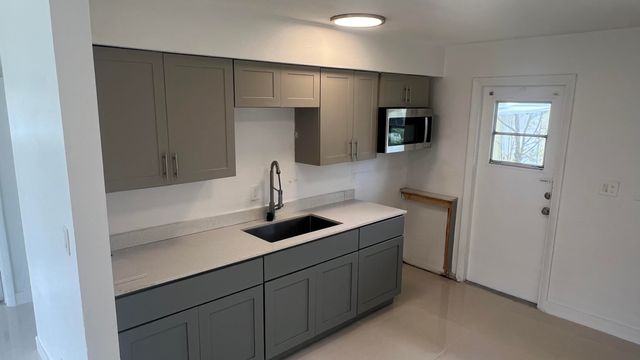 1691 SW 44th Terrace 1-2, Fort Lauderdale, FL 33317