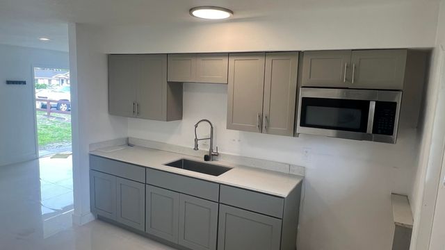 1691 SW 44th Terrace 1-2, Fort Lauderdale, FL 33317