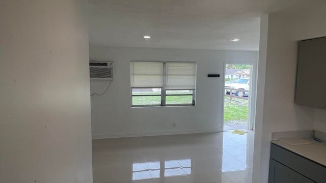 1691 SW 44th Terrace 1-2, Fort Lauderdale, FL 33317