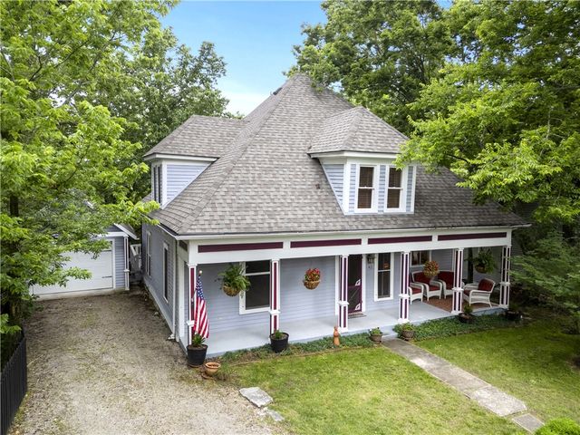 42 Vaughn Street, Eureka Springs, AR 72632