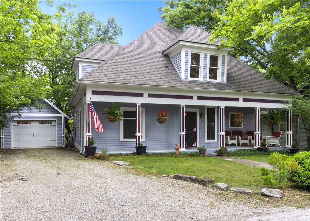 42 Vaughn Street, Eureka Springs, AR 72632