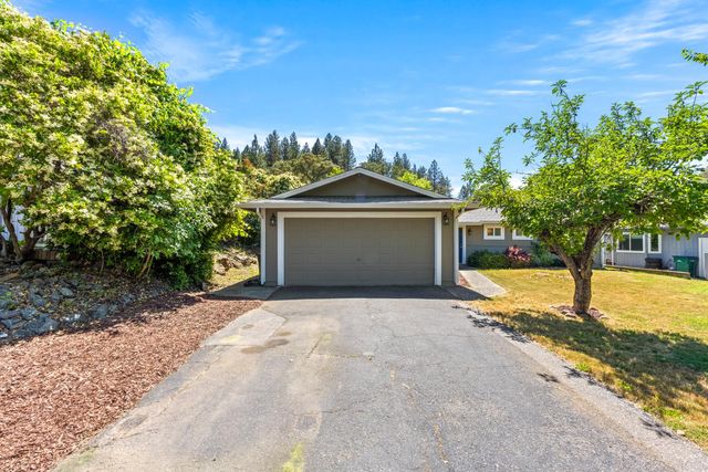 13806 Torrey Pines Dr, Auburn, CA 95602