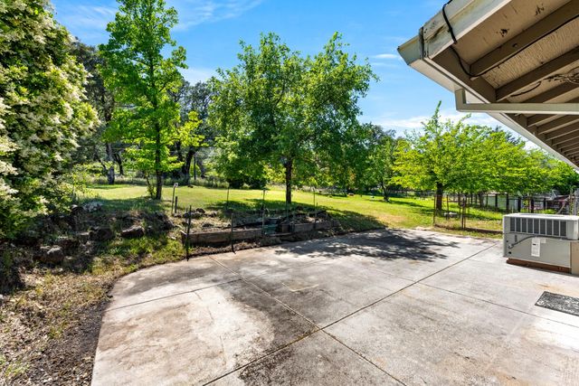 13806 Torrey Pines Dr, Auburn, CA 95602
