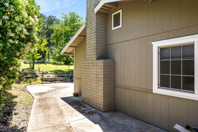 13806 Torrey Pines Dr, Auburn, CA 95602