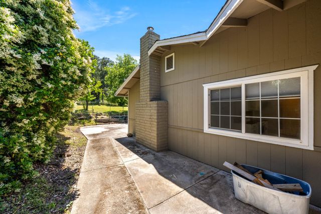 13806 Torrey Pines Dr, Auburn, CA 95602