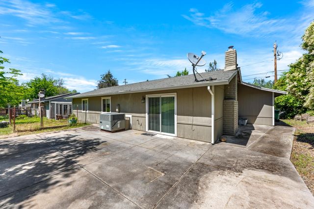 13806 Torrey Pines Dr, Auburn, CA 95602