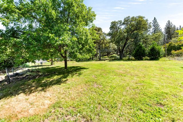 13806 Torrey Pines Dr, Auburn, CA 95602