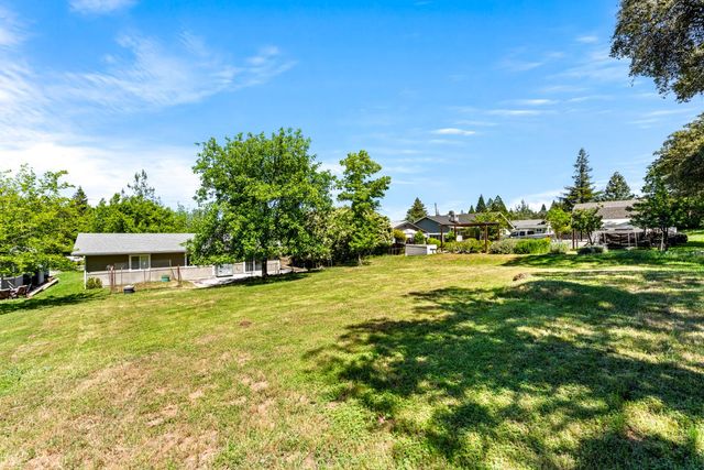 13806 Torrey Pines Dr, Auburn, CA 95602