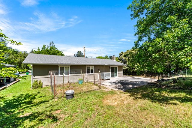 13806 Torrey Pines Dr, Auburn, CA 95602