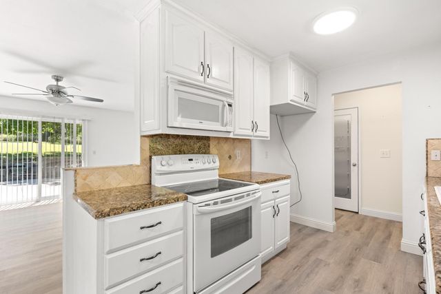 13806 Torrey Pines Dr, Auburn, CA 95602