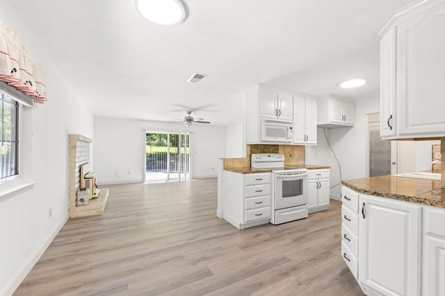 13806 Torrey Pines Dr, Auburn, CA 95602
