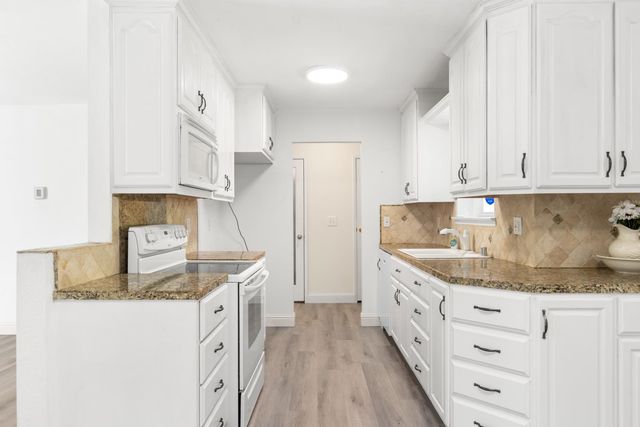 13806 Torrey Pines Dr, Auburn, CA 95602