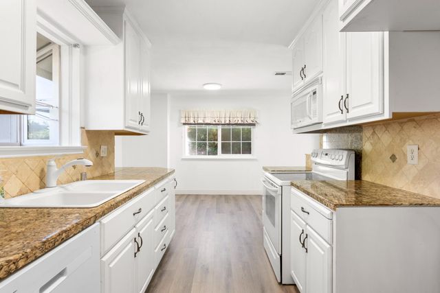 13806 Torrey Pines Dr, Auburn, CA 95602