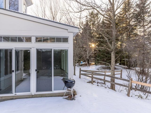 35 Hummingbird Lane, South Burlington, VT 05403