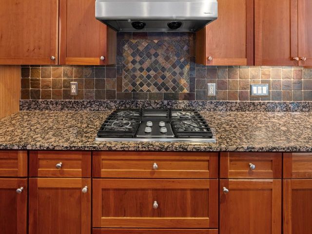 35 Hummingbird Lane, South Burlington, VT 05403