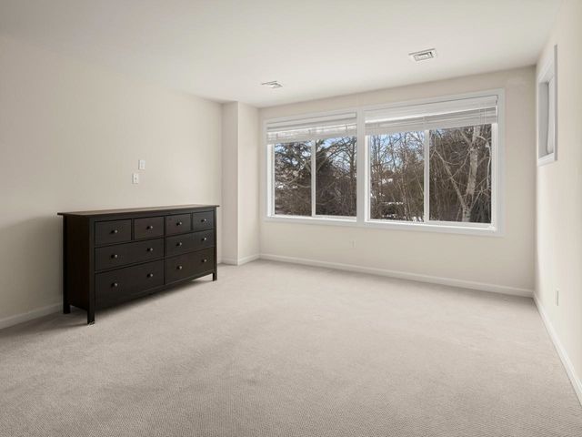 35 Hummingbird Lane, South Burlington, VT 05403