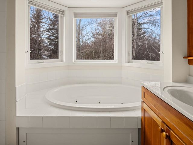 35 Hummingbird Lane, South Burlington, VT 05403