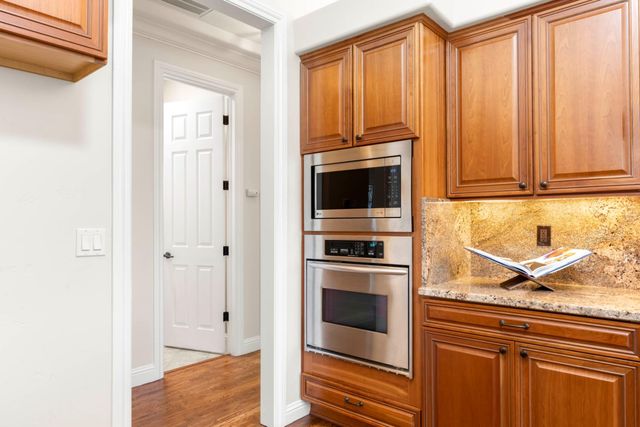 9845 Spyglass Cir, Auburn, CA 95602