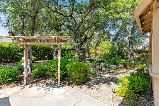 9845 Spyglass Cir, Auburn, CA 95602