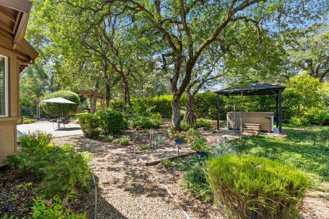 9845 Spyglass Cir, Auburn, CA 95602
