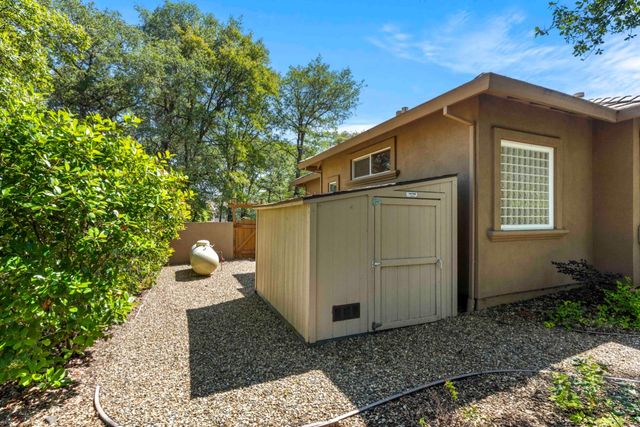 9845 Spyglass Cir, Auburn, CA 95602