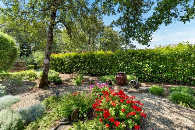 9845 Spyglass Cir, Auburn, CA 95602