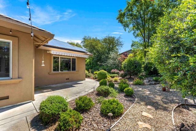 9845 Spyglass Cir, Auburn, CA 95602