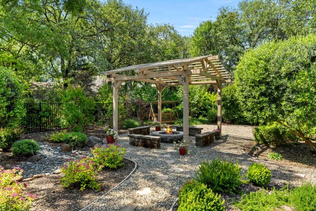 9845 Spyglass Cir, Auburn, CA 95602