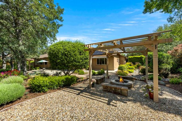 9845 Spyglass Cir, Auburn, CA 95602