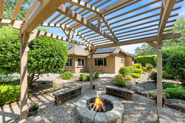 9845 Spyglass Cir, Auburn, CA 95602