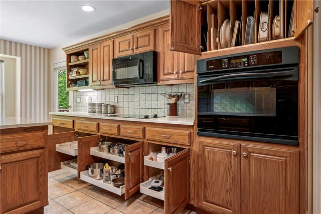 28 Latshaw Drive, Bella Vista, AR 72714