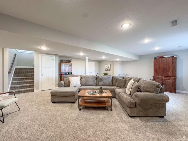 8693 Kinzie Jos Way, Manhattan, KS 66502