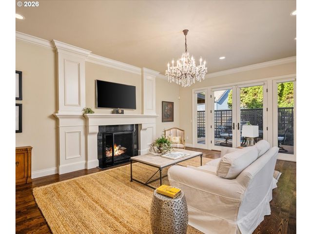 2744 Sw SHERWOOD Dr, Portland, OR 97201