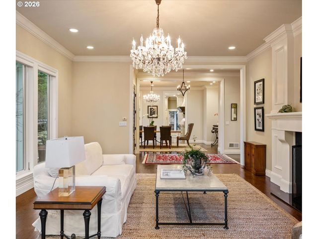 2744 Sw SHERWOOD Dr, Portland, OR 97201