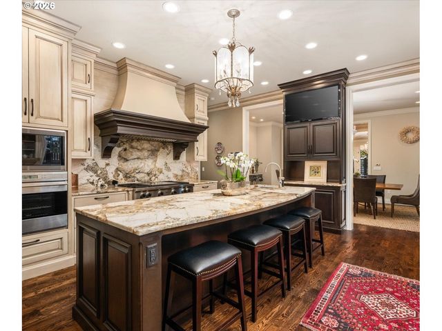 2744 Sw SHERWOOD Dr, Portland, OR 97201