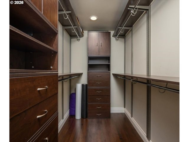 2744 Sw SHERWOOD Dr, Portland, OR 97201