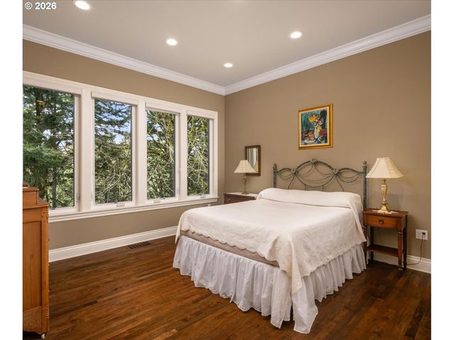 2744 Sw SHERWOOD Dr, Portland, OR 97201