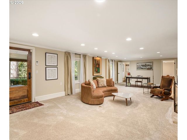 2744 Sw SHERWOOD Dr, Portland, OR 97201